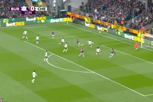 [Highlights] Sustained pressure! Antony cuts into the box, shot blocked by defender and bounces out