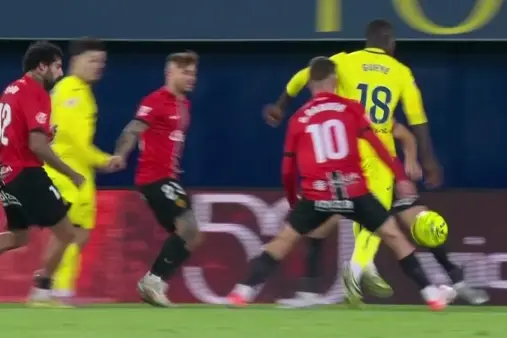 [Highlights] Pape Gueye fouled by Raillo in the box, referee cancels penalty after VAR review