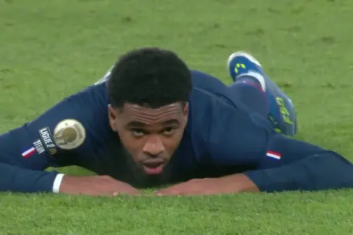 [Highlights] Black Lightning! Opponent's clearance error, Mbaye steals and forces a shot wide