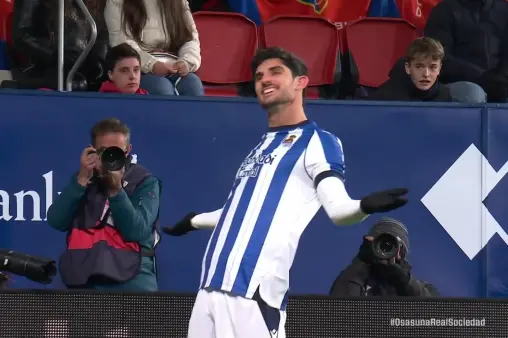 [Goal] Star striker! Oyarzabal's narrow-angle shot puts team ahead