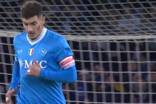 [Highlights] Neres forces his way down the right and crosses low, Di Lorenzo's low shot goes wide