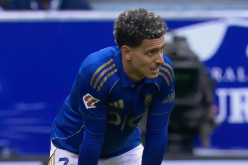 [Red Card] No hesitation! Shaila's sliding tackle brings down opponent, sent off with straight red