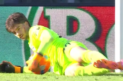 [Highlights] Giovane cuts inside from the edge of the box, curls a shot to the far post, saved comfortably by Corvi