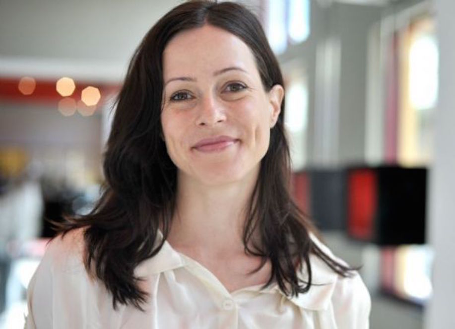 actor Bethany McLean large photo