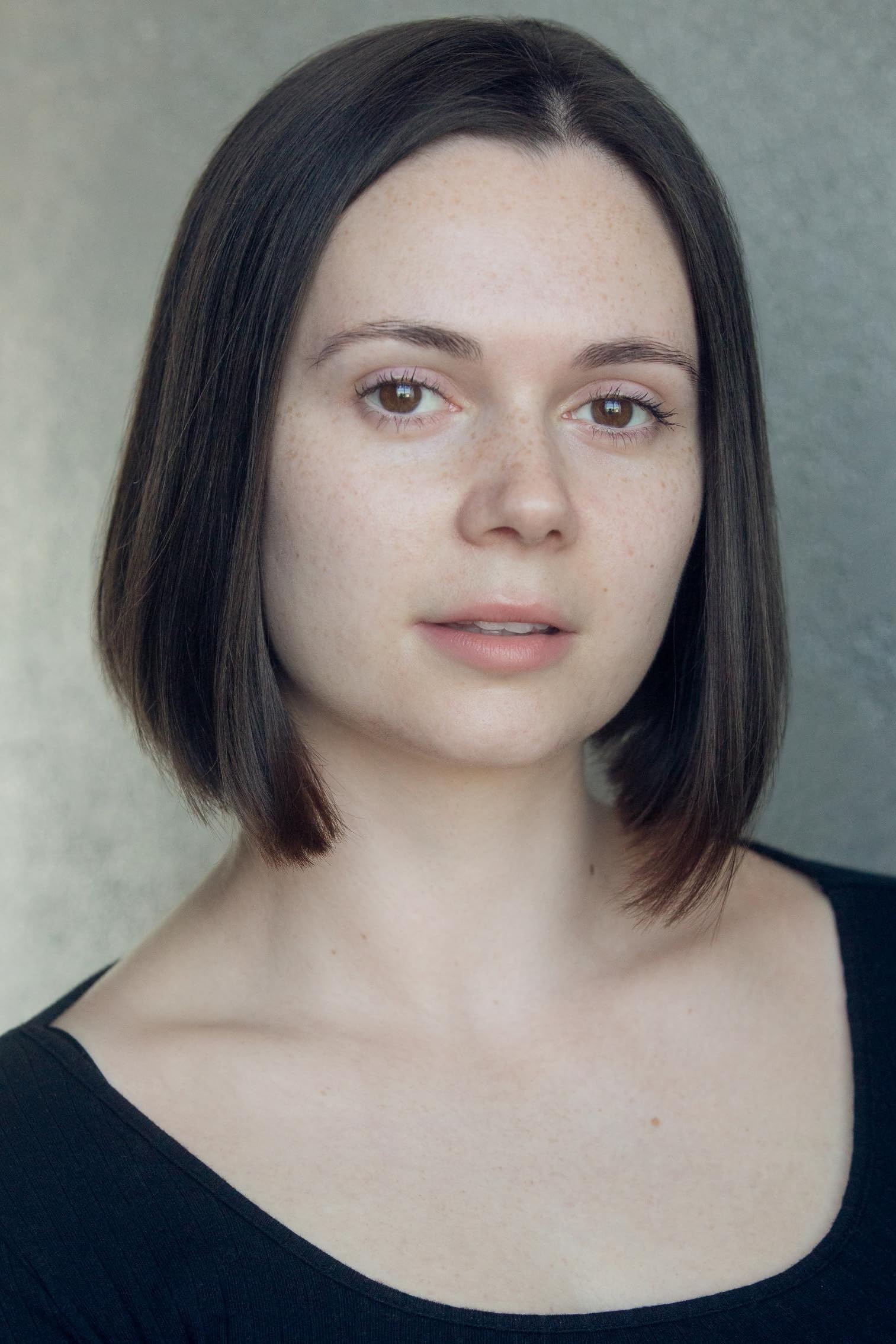 actor Hayley Osborne large photo