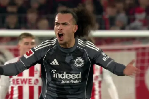 [Goal] Goal-scoring defender! Tiote leaps high at the near post with a header to equalize