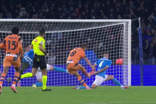 [Highlights] Poor accuracy! Lookman beats 4 players to set up Pasalic, whose curled shot is mishit