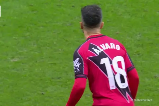 [Highlights] Chavarria's well-placed cross from the wing, Garcia heads wide