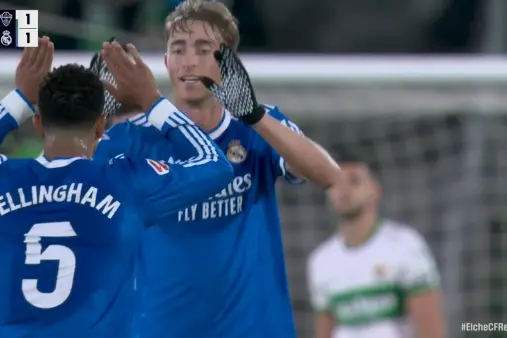 [Goal] Equalizer! Bellingham heads the ball across, Hauzen scores with a first-time strike