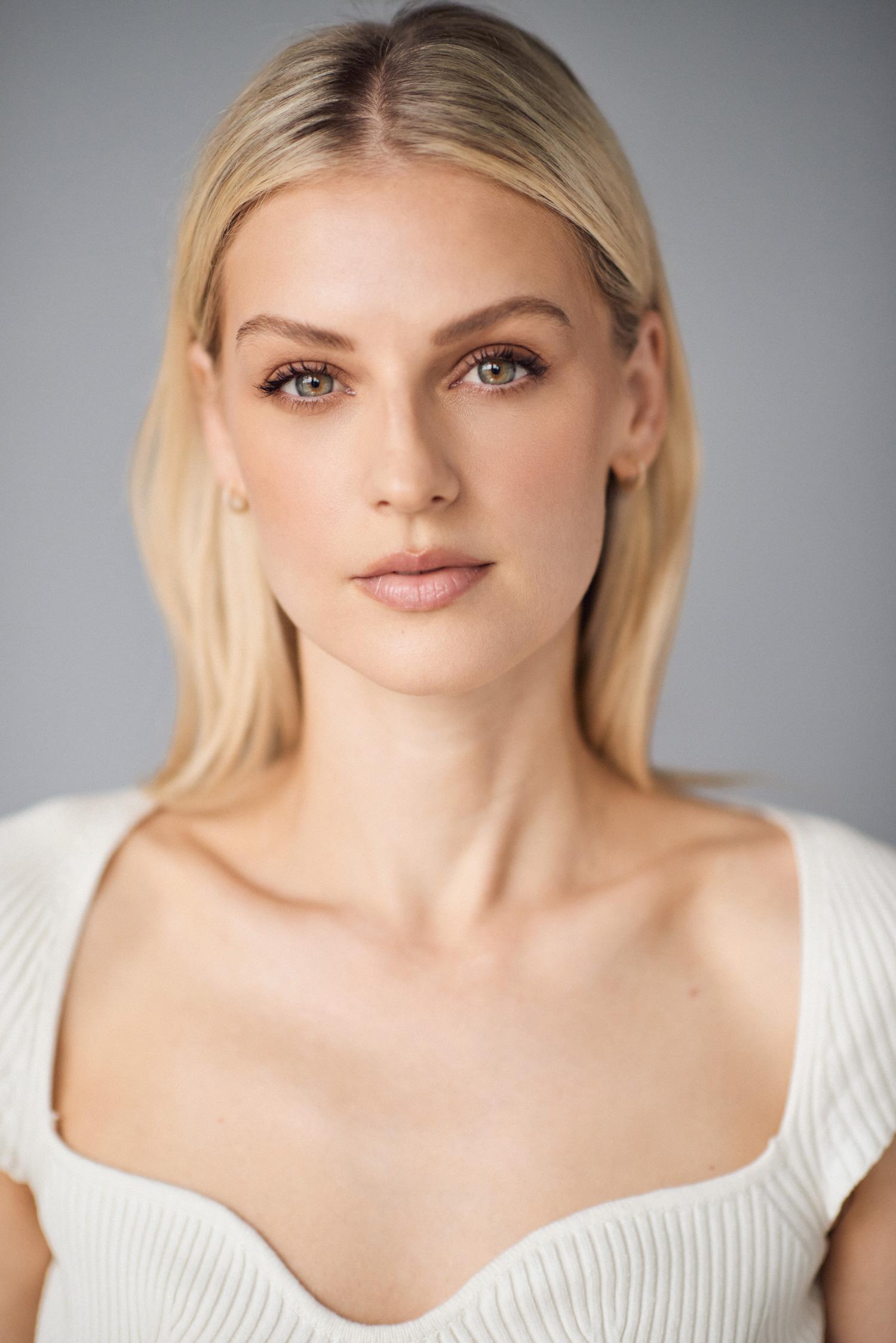 actor Sarah-Louise Collidge large photo