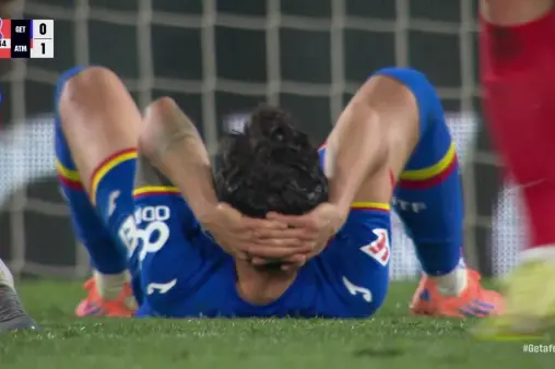 [Highlights] The arch-enemy of the goal frame! Scramble in the box, Alan巴里's volleyed side-foot hits the crossbar