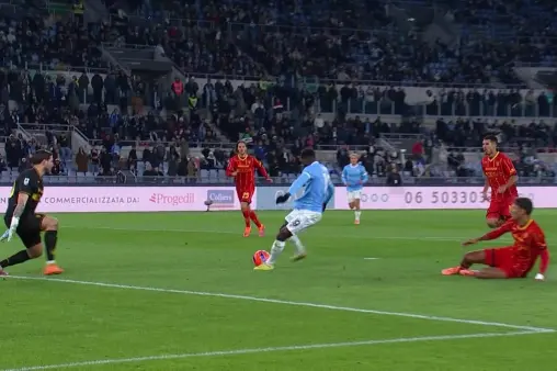 [Highlights] Dia scores a one-on-one goal but it's disallowed for a foul