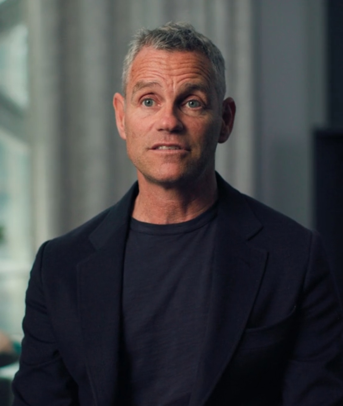 actor James Scully large photo