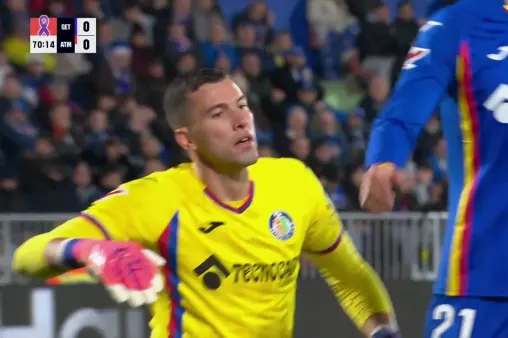 [Highlights] Goal line safety! Raspadori cuts inside and curls a shot, saved by Soria