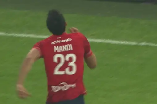 [Goal] Seals the win! Lille's corner into the box, Mandi arrives late to head home