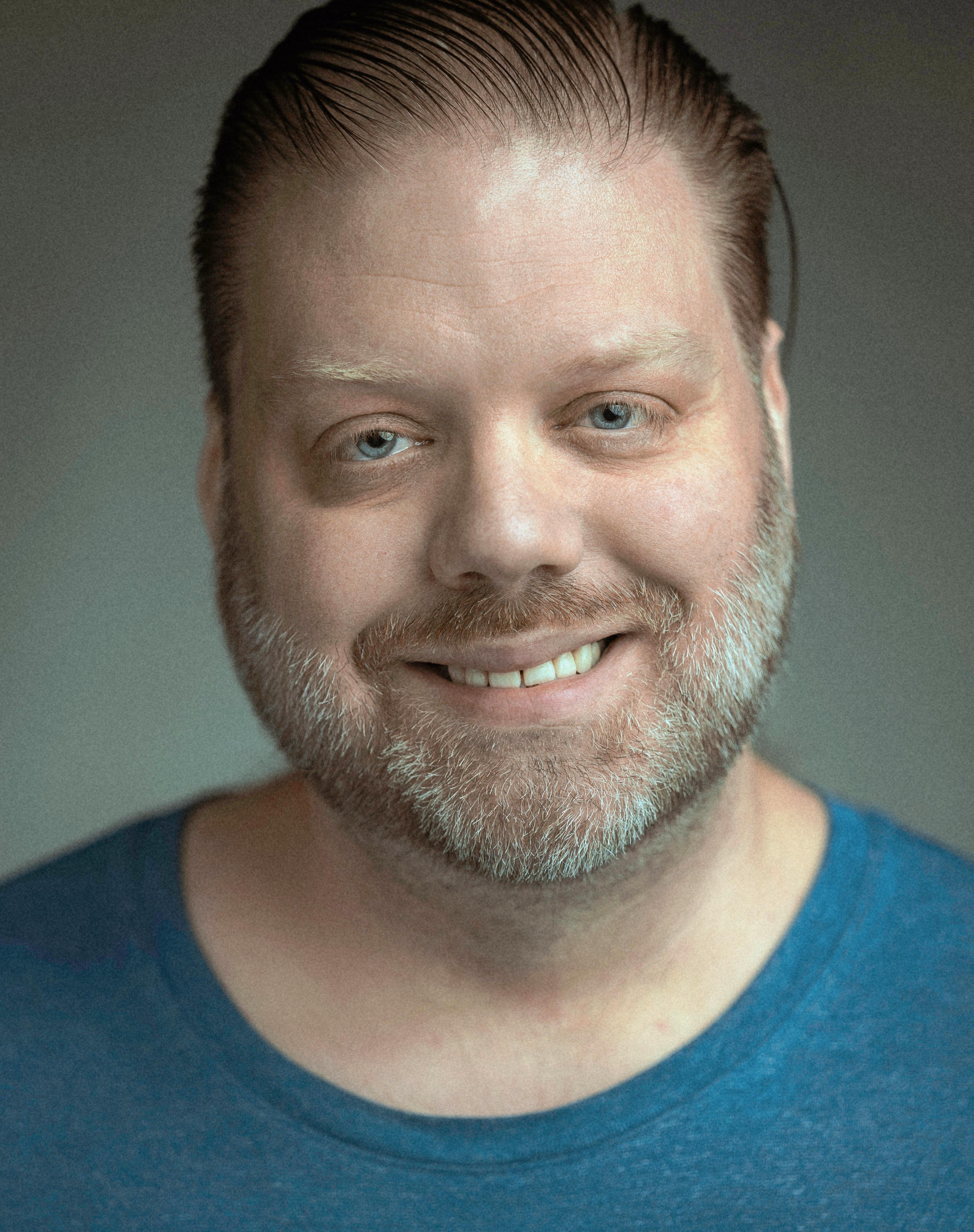 actor Aaron Krygier large photo