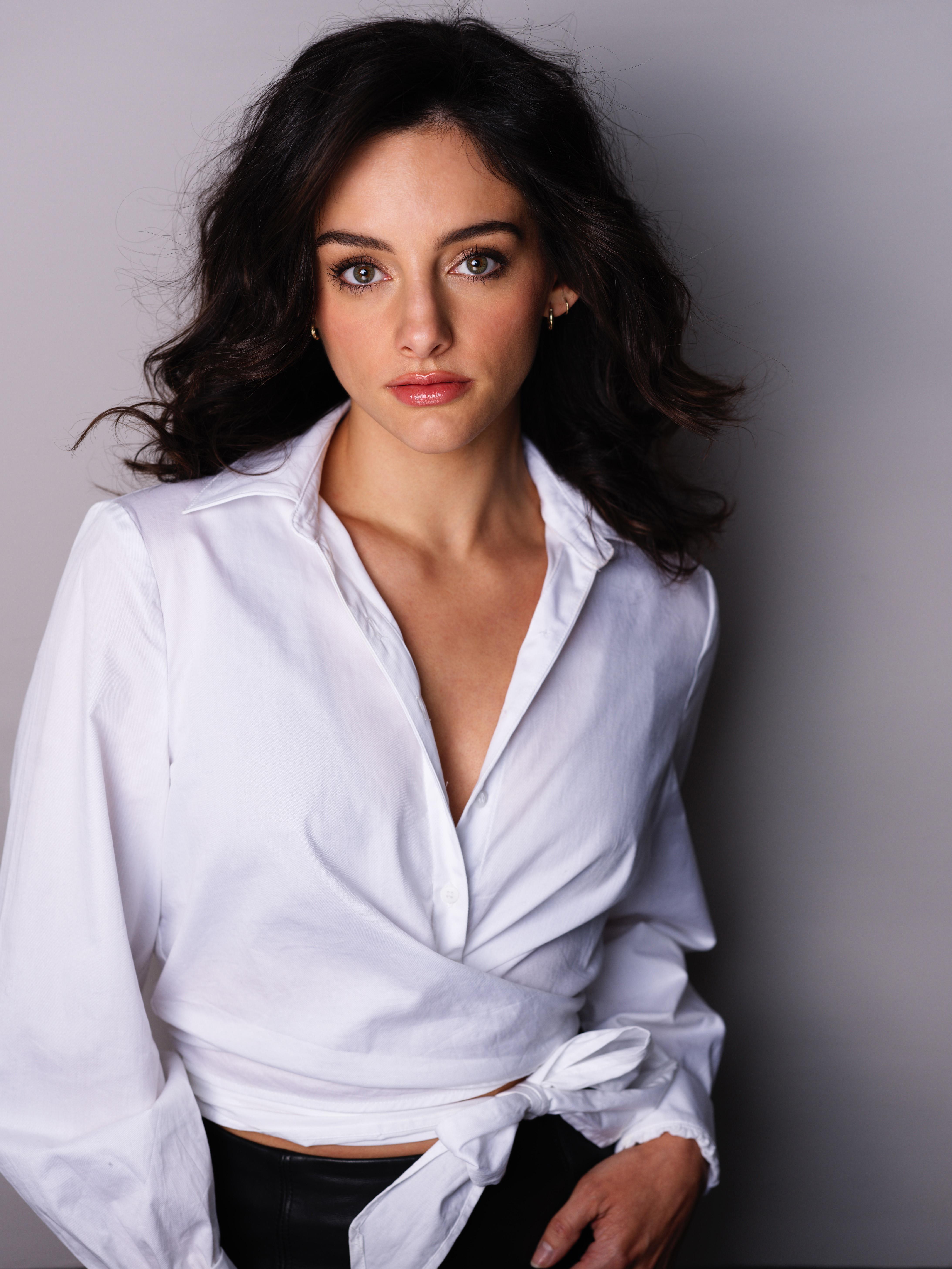 actor Julia Claire Schweitzer large photo