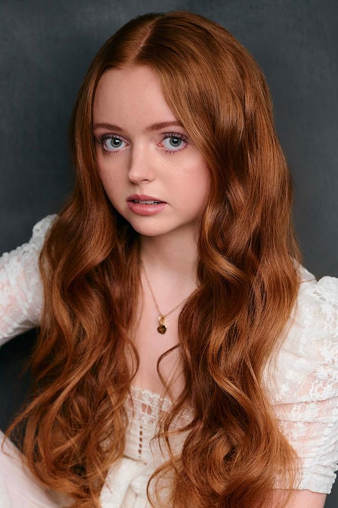 actor Lucia Morris large photo