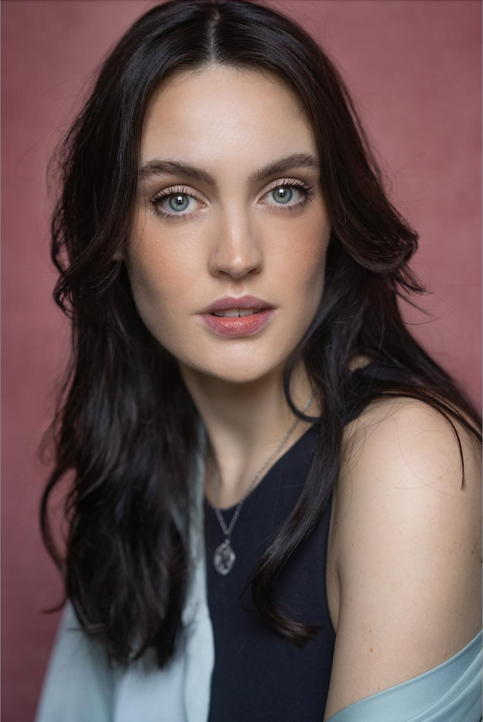 actor Louella Gaskell large photo