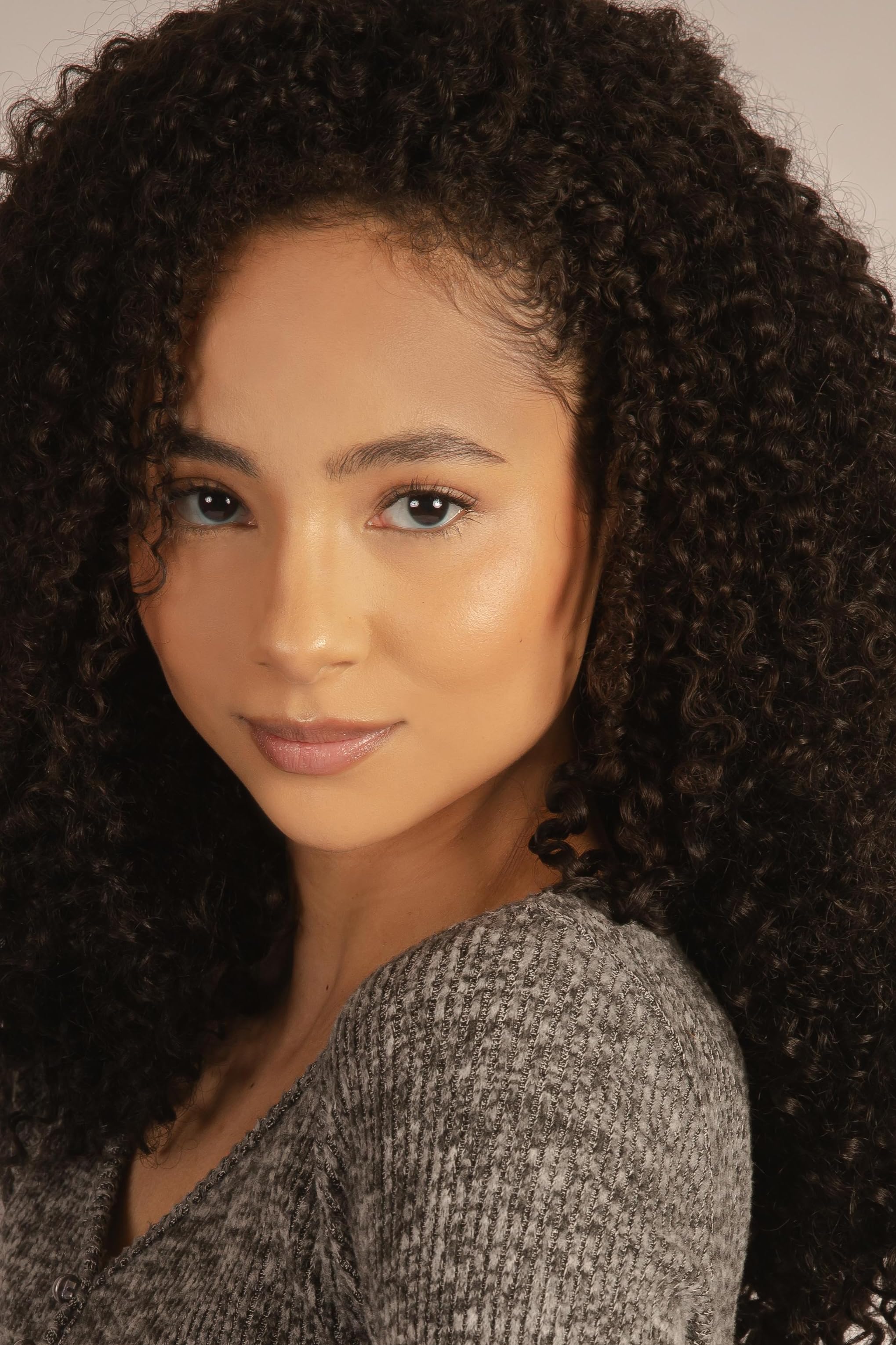 actor Aiyana Sakari large photo