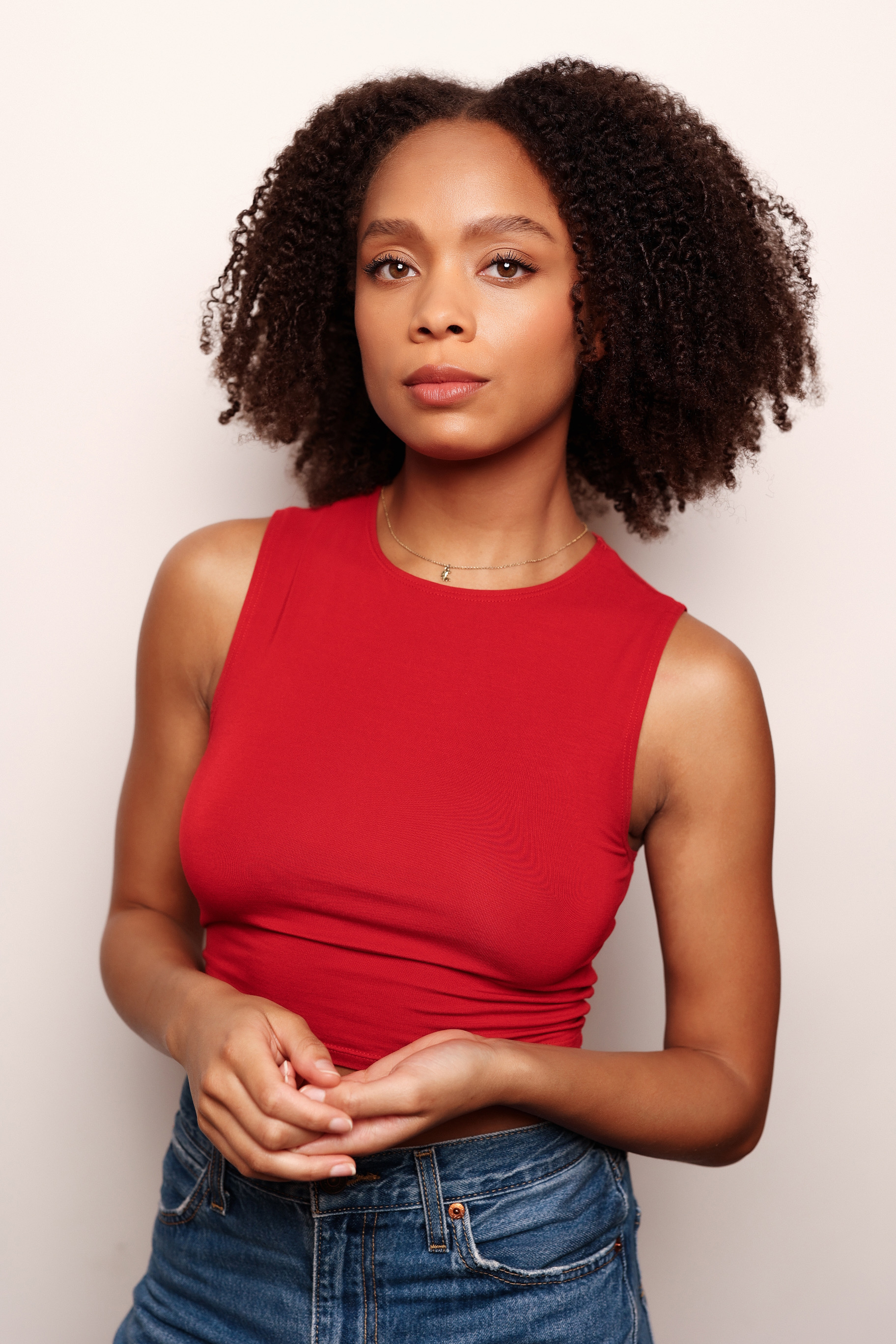 actor Talia Robinson large photo