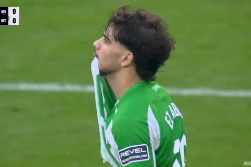 [Highlights] Abde's solo run into the box, but his shot is too central and saved