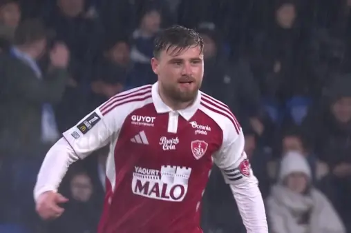 [Goal] Stunning! Manetti's long-range strike from the edge of the box turns the tide