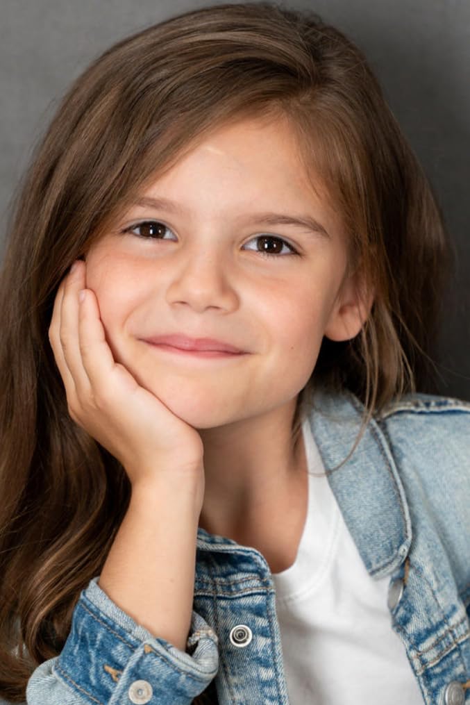 actor Nell Bichler large photo