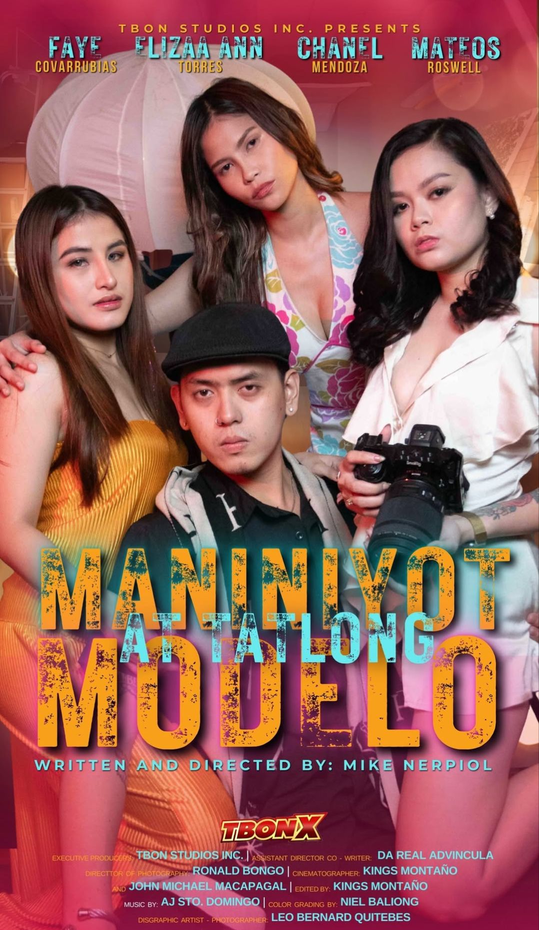 Maniniyot at Tatlong Modelo