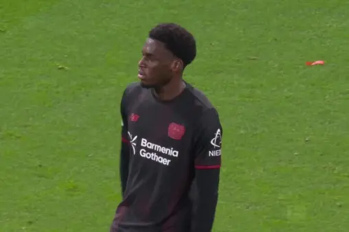 [Highlights] A cross or a shot? Poku's curled effort grazes the crossbar and goes out