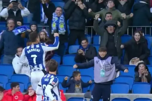 [Goal] Equalizer! Barrenetxea scores with a curling free kick, substitute makes an impact