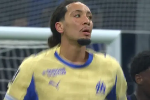 [Highlights] Nadir's feint and powerful strike, ball just wide of the post