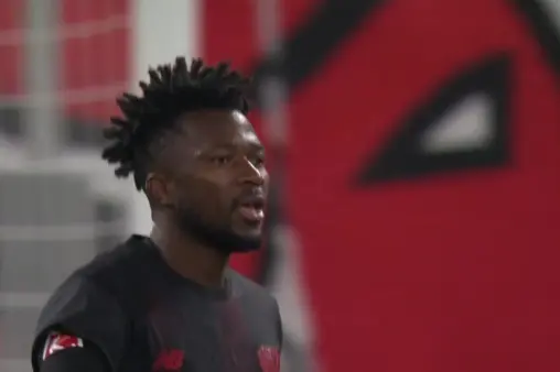 [Goal] Breaks the deadlock! Anselmino's header hits the post and bounces into the net