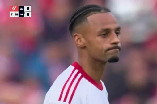 [Highlights] Testing the touch! Sow cuts past opponent and fires, just over the crossbar