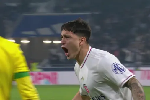 [Goal] Another one!萨特里亚诺(Satriano) meets Schulz's headed pass with a bicycle kick to score