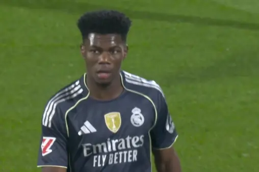 [Highlights] A bit impetuous! Tchouameni's long-range shot from outside the box goes over the bar, Alonso shows dissatisfaction on the sidelines