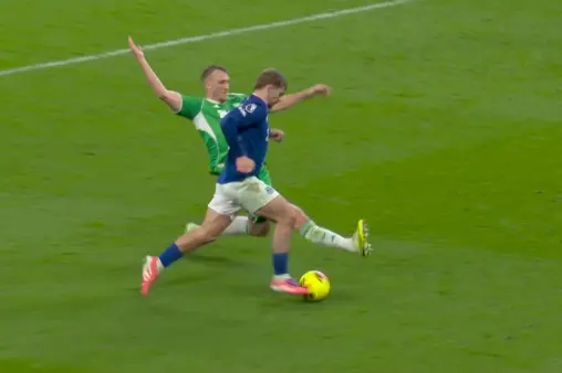 [Highlights] Everton's wing attack, Dan Burn slides to tackle and defuse the threat