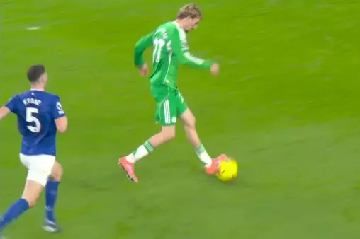 [Goal] Blown open! Elanga's brilliant right-wing pass, Waltermade chips home