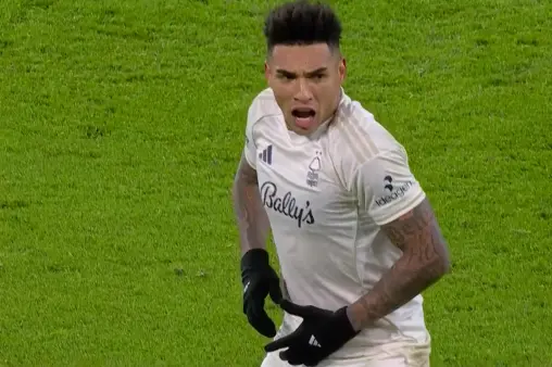 [Goal] Breaks the deadlock! Igor Jesus leaps high and heads home