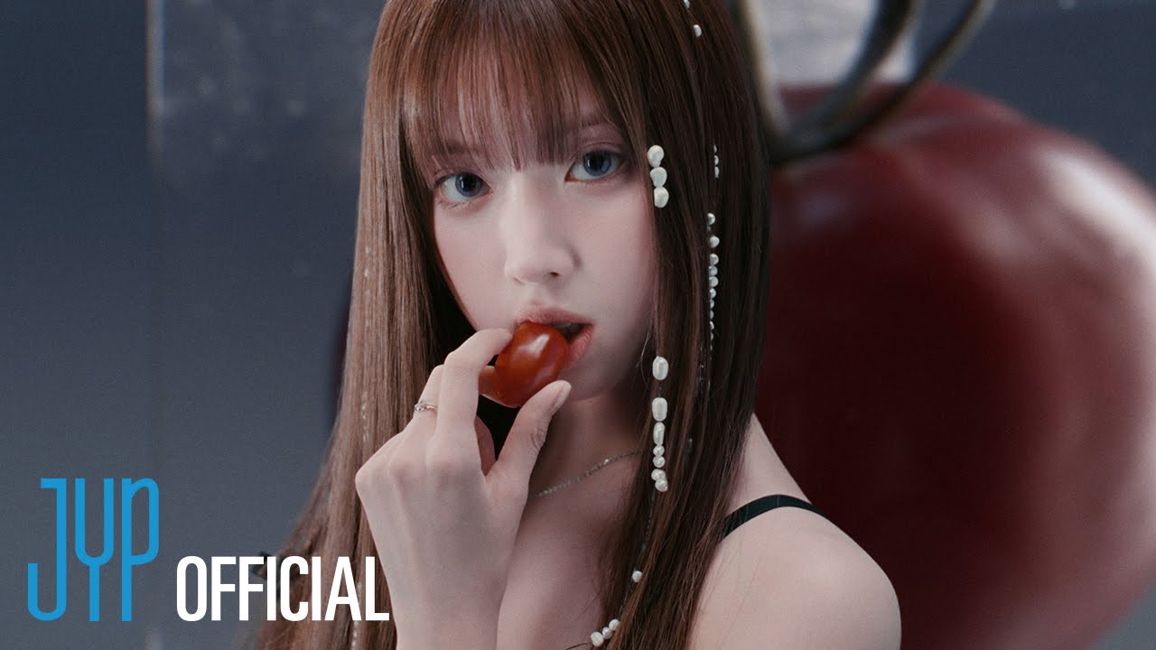 NMIXX(엔믹스) Blue Valentine Core: “SPINNIN’ ON IT”