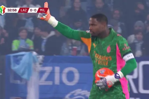 [Highlights] Castellanos capitalizes on opponent's mistake, but his close-range shot is saved by the goalkeeper