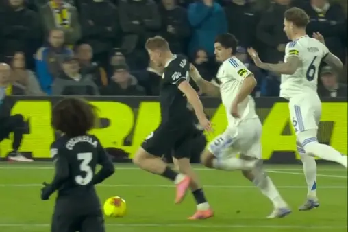 [Highlights] Didn't get full power! Drăguș receives Pedro's pinpoint through ball, shot saved