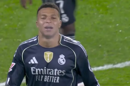 Missed the winner! Mbappe's late curler drifts wide of the post