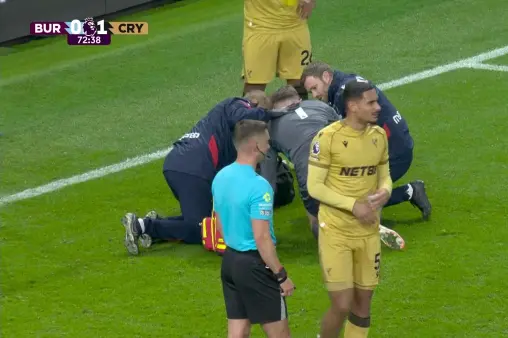 [Highlights] Friendly fire! Edwards' cross causes Lacroix to collide with his own goalkeeper