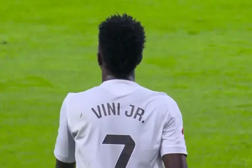 [Highlights] Vinicius' angled cross-shot hits the post and bounces out