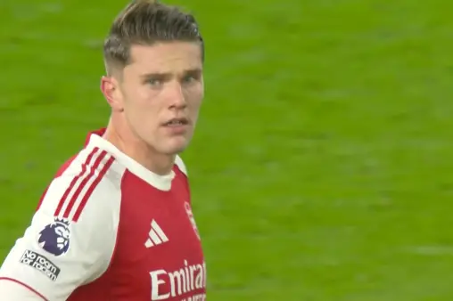 [Yellow Card] Sanchez fumbles save, Jorgensen's follow-up tackle earns yellow