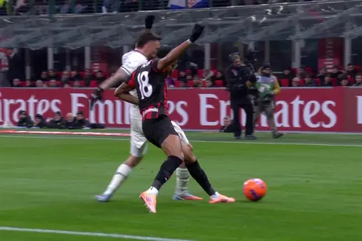 [Highlights] Slight controversy! Nkunku collides with opponent before ball goes out, goal kick awarded