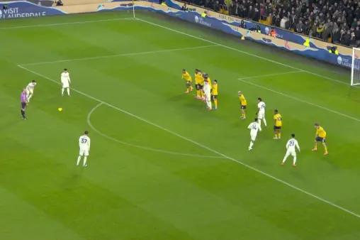 [Highlights] Neco Williams' free kick creates danger, Johnstone makes a brave save