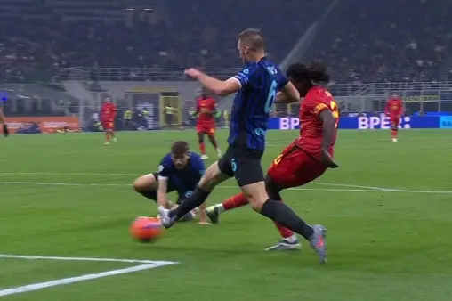 [Goal] Pulls one back: Sagrado's shot in the box takes a deflection and finds the net