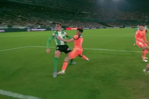 [Goal] Defensive lapse! Diego Llorente stabs home at the far post to pull one back